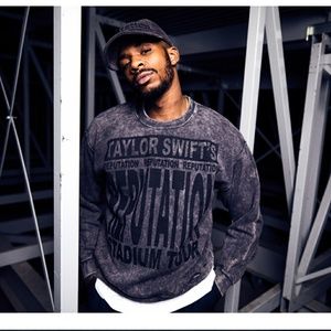 TAYLOR SWIFT REP TOUR SWEATSHIRT